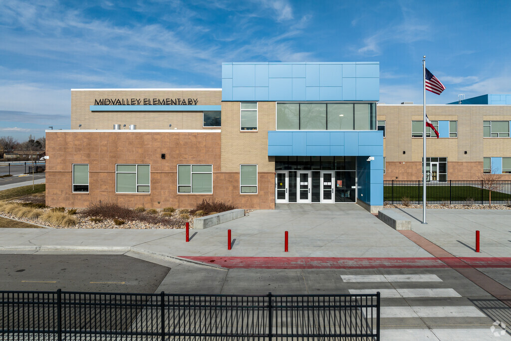Midvalley Elementary School’s entrance has clean lines with an interesting color palette.