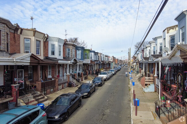 Upper Kensington streets often allow parking on one side only.