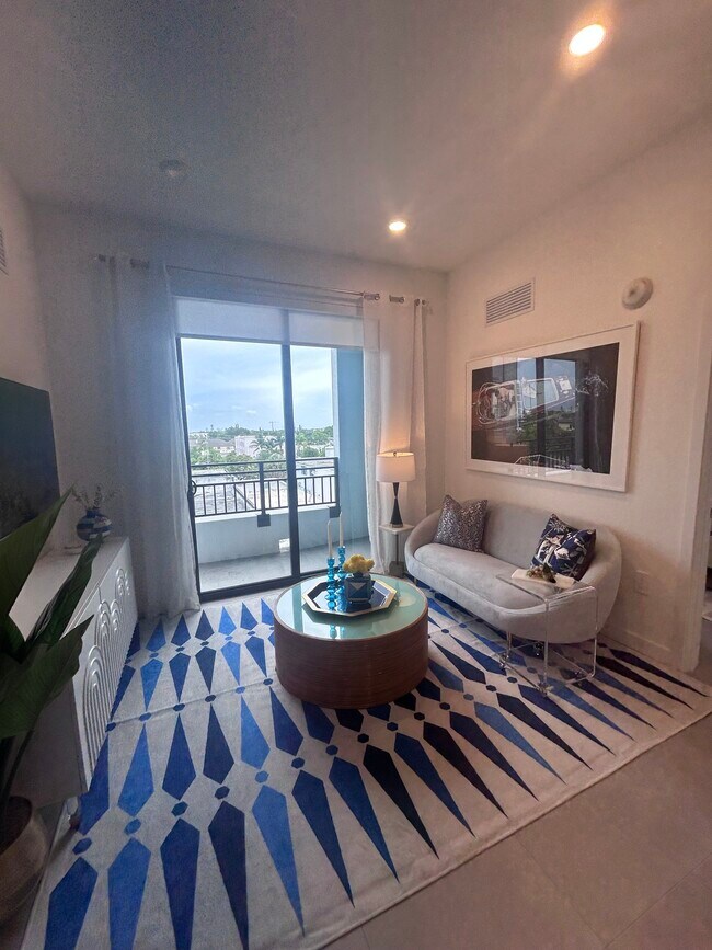 416 N 20th Ave unit B4, Hollywood, FL 33020 - photo 2