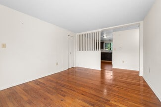 157 School St Unit 4, East Hartford, CT 06108