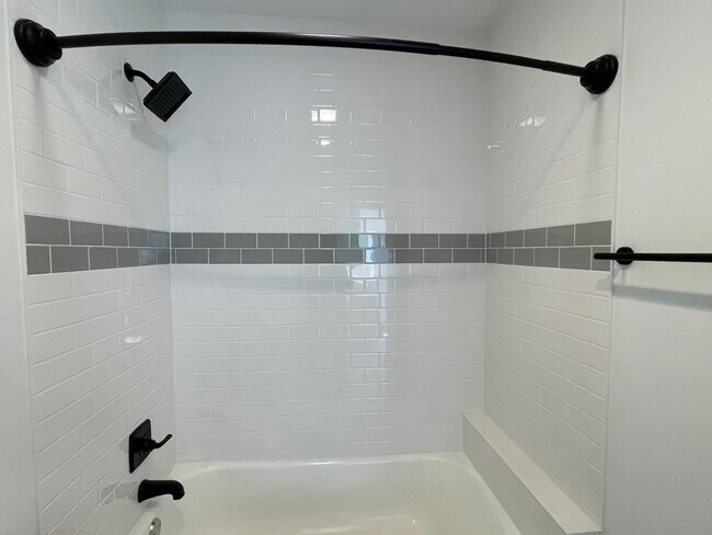 2275 W 11th St unit Up, Cleveland, OH 44113 - photo 7