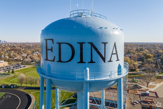 The Minnehaha Woods neighborhood is in the heart of the City of Edina.