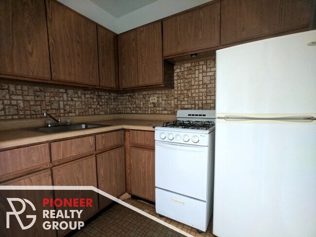 739 W Belmont Ave unit 416, Chicago, IL 60657 - photo 6