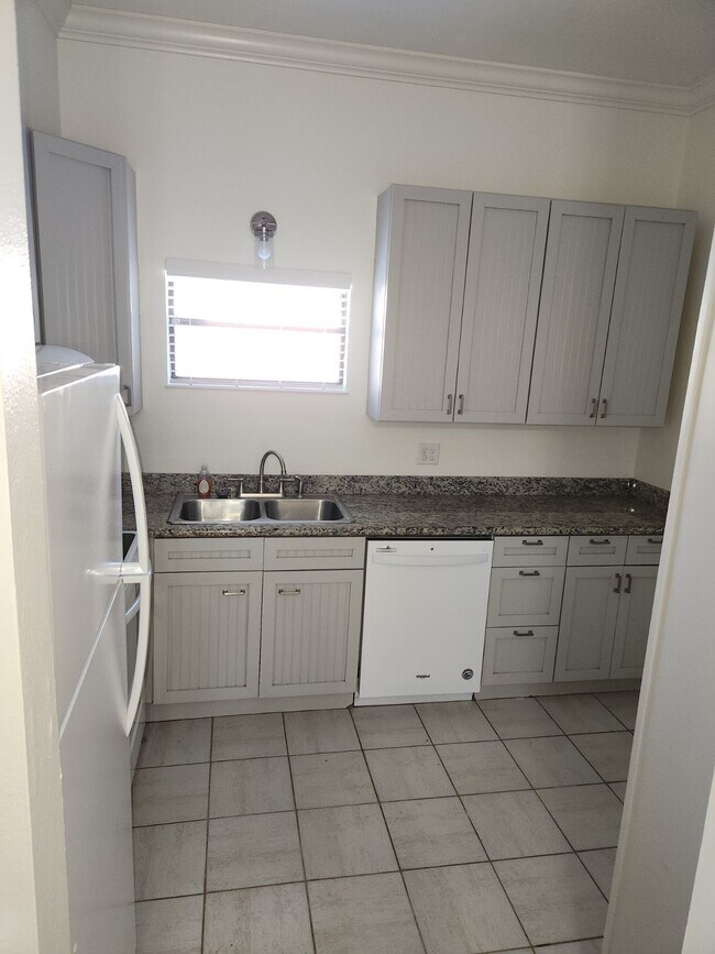 301 N 2nd St unit C, Bay Saint Louis, MS 39520 - photo 4