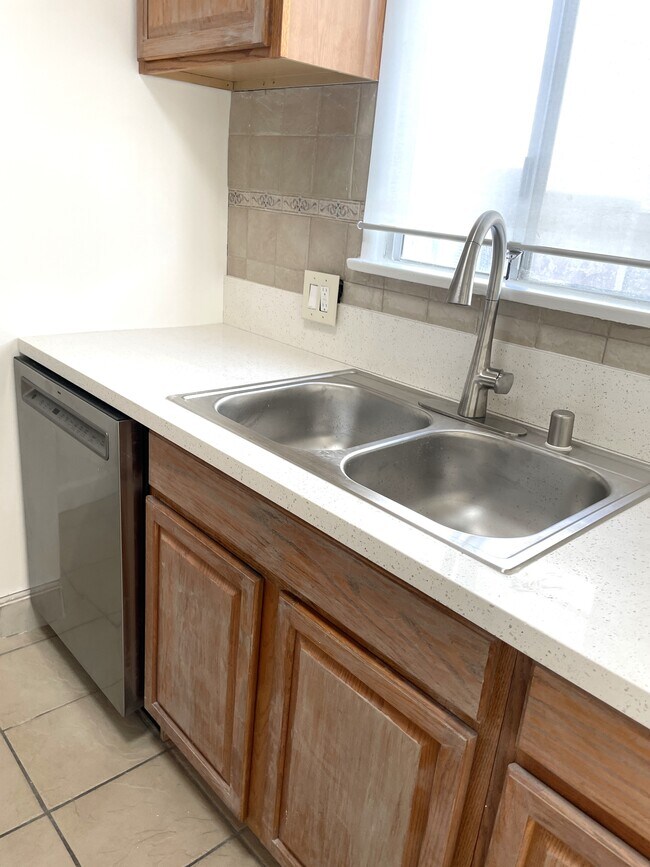 628 S Pacific Coast Hwy unit B, Redondo Beach, CA 90277 - photo 4