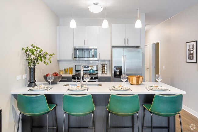 2 BR, 2 BA - “O”, 1049 SF