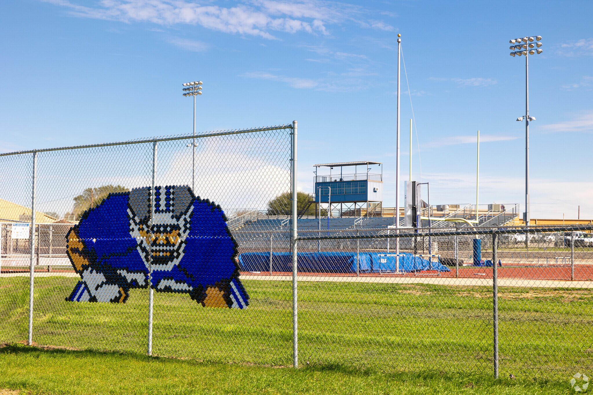 La Vernia High School offers a great athletic program to those in the area.