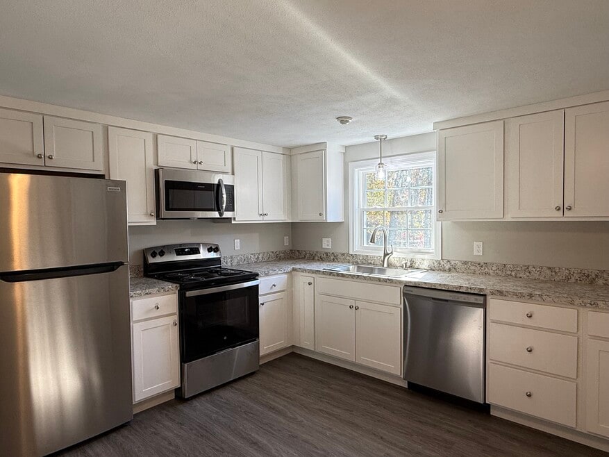 484 Victory Hwy unit 3, North Smithfield, RI 02896 - photo 1