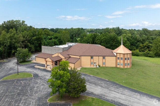 St. Louis Unified School serves students in grades PK-8.