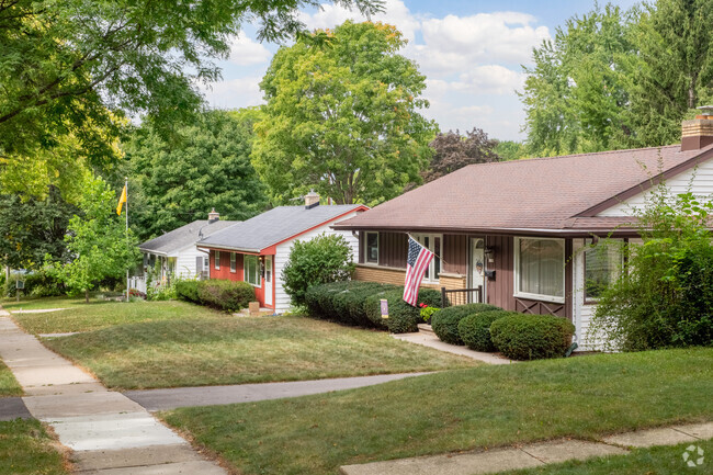 Ranch-style dwellings are Lake View Hill's most readily available properties.
