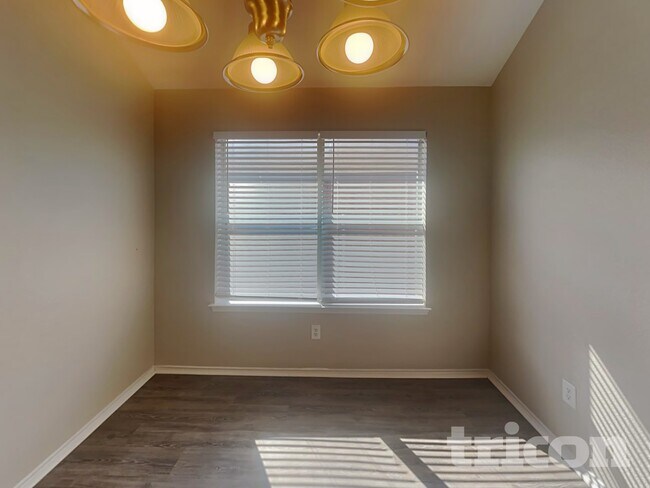 932 Crowder Dr, Crowley, TX 76036 - photo 4