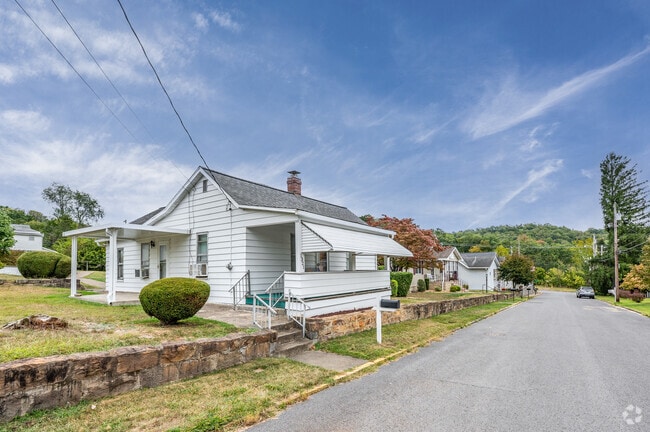This row of homes in the Jerome Park neighborhood sits along a fairly level road.