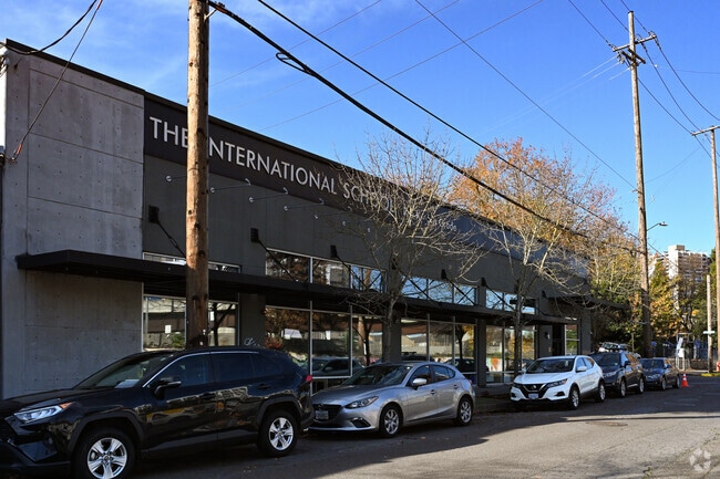 International School of Portland provides education in the neighborhood of 
Downtown Portland.