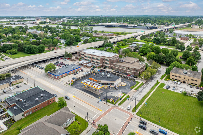 Howe Elementary Community School in Green Bay, WI is surrounded by commercial properties.