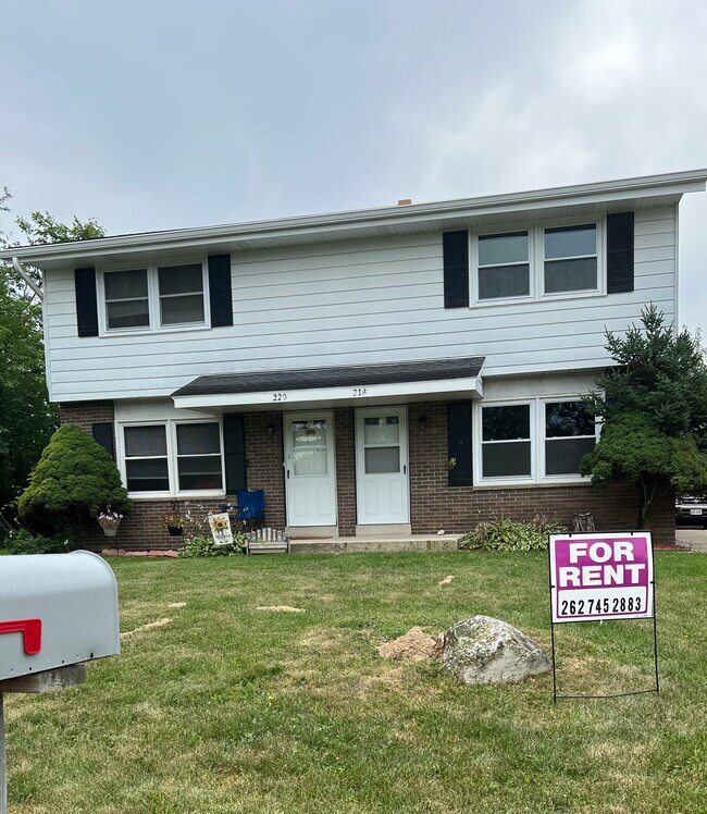218 E Laurie St, Lake Geneva, WI 53147