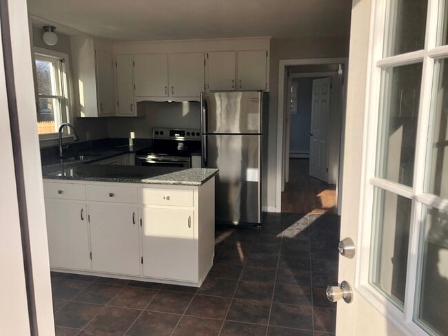 27 Campbell Dr, Agawam, MA 01001 - photo 3