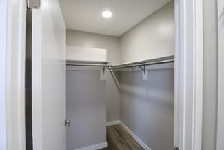 13760 Oxnard St, Van Nuys, CA 91401