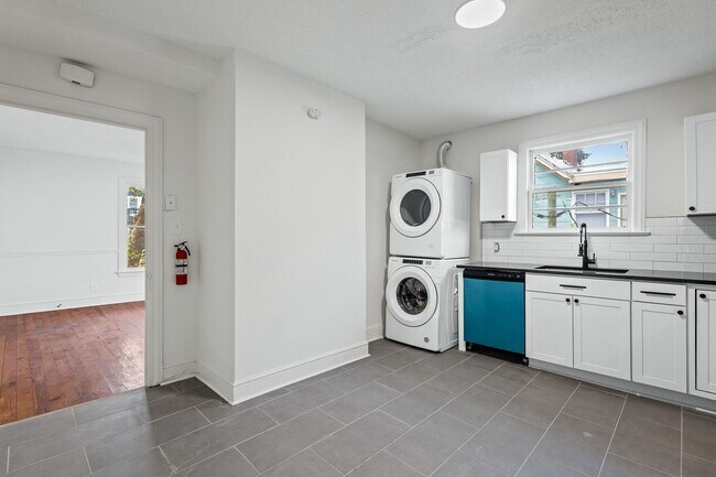 209 N Spring St, Winston Salem, NC 27101 - photo 6