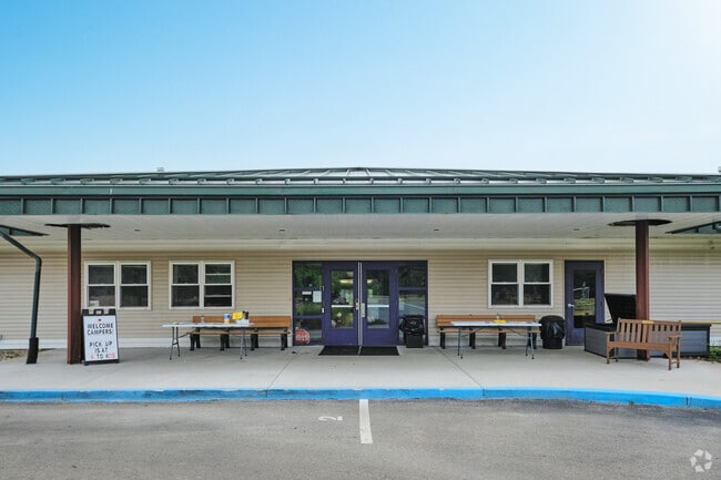 Daycroft School main entrance is where students are arrive for daily classes and summer camps.