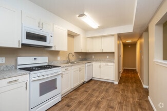 7722 Howard St, Omaha, NE 68114