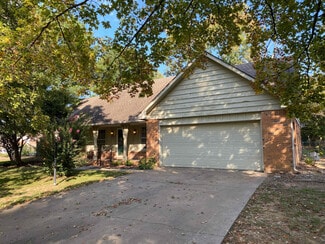 903 S 20th St, Rogers, AR 72758