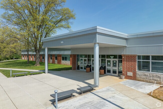 Lamberton Middle School in Carlisle received an overall grade of B from Niche.