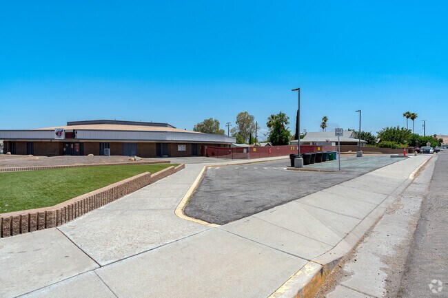 The bus loop at Jefferson Elementary School is located on the West end of the campus.