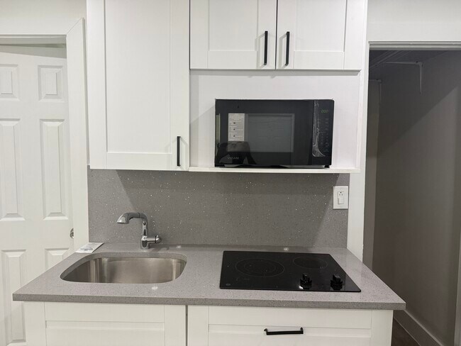 2500 Franklin Dr unit Private Studio, Fort Lauderdale, FL 33311 - photo 5