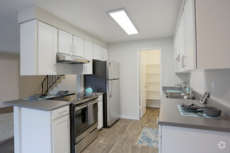13607 SE 19th St, Vancouver, WA 98683