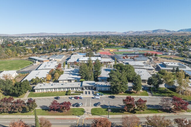 Granada High has a teacher to student ratio of 1 to 22.