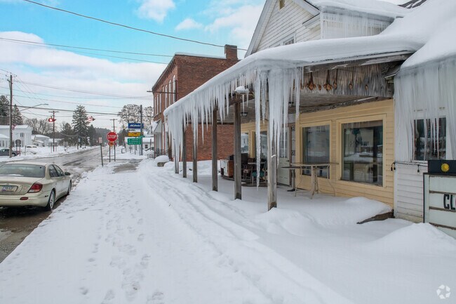 Four Corners Ice Cream is a seasonal shop in the center of Harmony in the village of Panama.