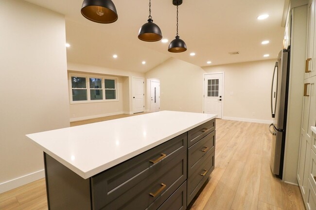 201 Elmwood Cir, Cheshire, CT 06410 - photo 3