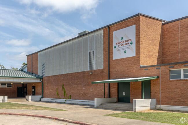 Cloverdale Middle School has a C rating on Niche.com.