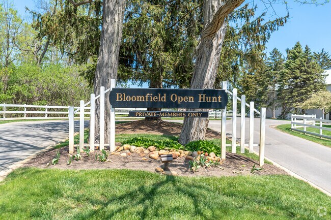 Bloomfield Open Hunt in Bloomfield Hills is a popular country club in the neighborhood.