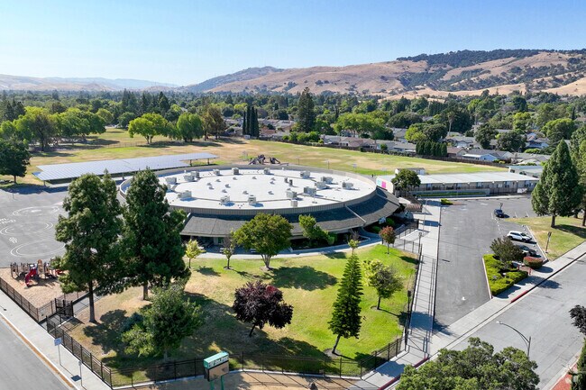 Oak Ridge Elementary provides a safe, and caring learning environment in San Jose.