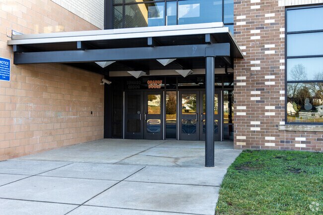 Davis Elementary School received a B rating from Niche.