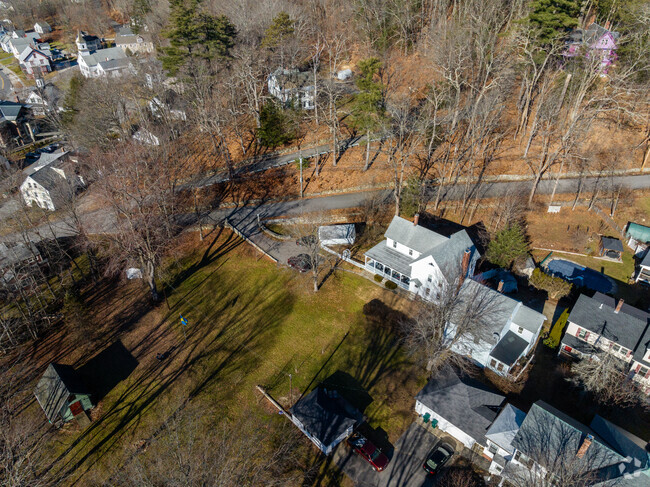 Whiting Hill School in Wilton, NH is a private school serving grades 1-6.