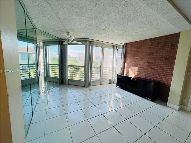 1830 Sabal Palm Dr, Davie, FL 33324 - photo 5