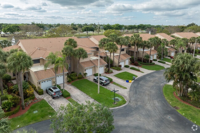 Townhomes in Boca Pointe are popular amongst home buyers.