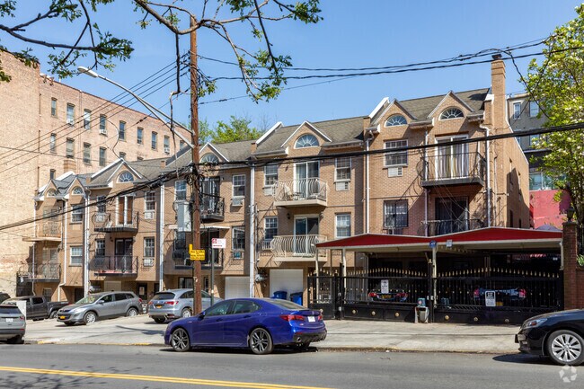 Townhomes featuring garages and driveways are common in the University Heights neighborhood.