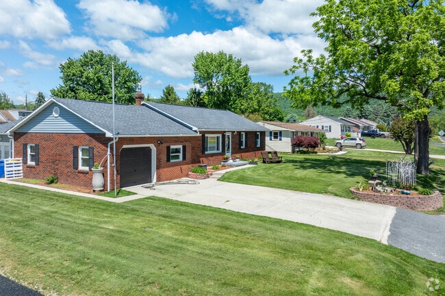 Ranch-style homes with roomy yards are common across Silver Spring Township.