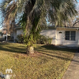 7045 Rollo Rd, Jacksonville, FL 32205