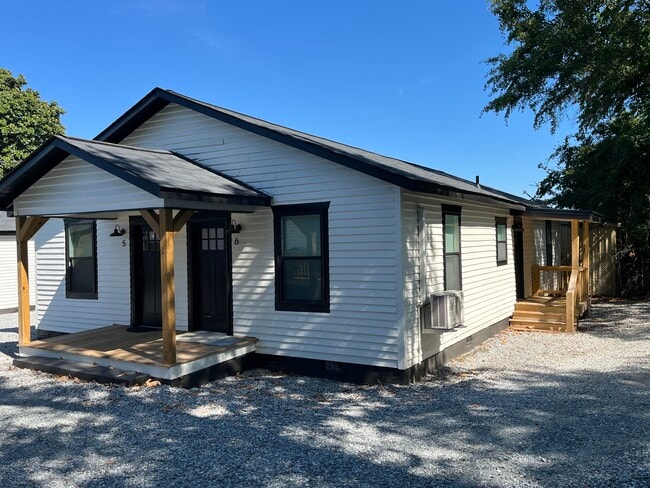 331 N Wayne St unit 6, Milledgeville, GA 31061 - photo 3