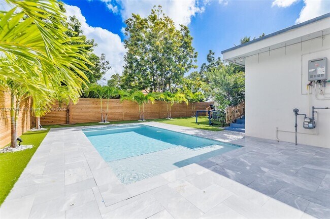 6017 SW 14th St, West Miami, FL 33144 - photo 4