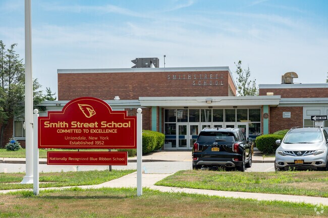 Smith Street School offers plenty of Honors courses.