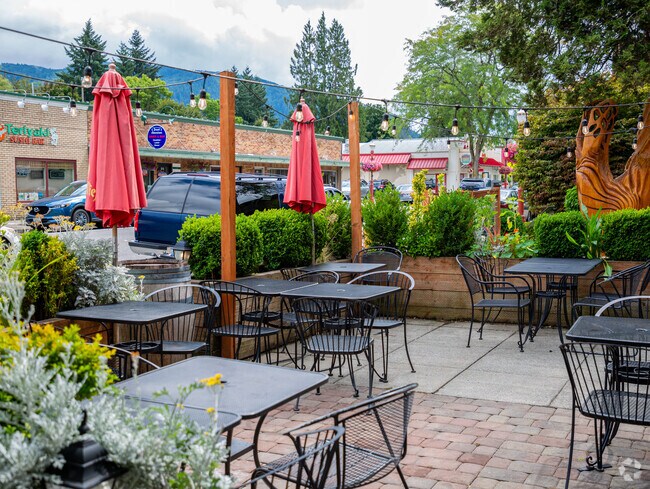 Fin's Bistro Has Lots Of Outdoor Seating.
