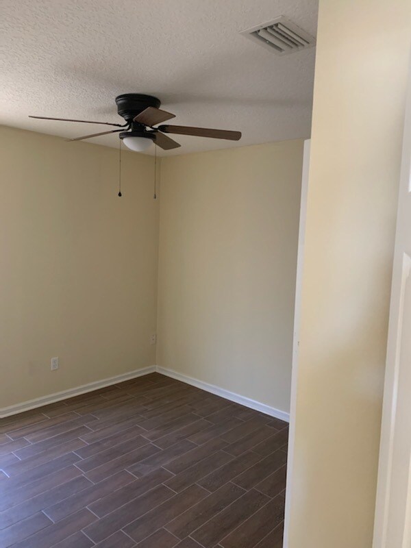 3013 Thorn Glen Ct, Jacksonville, FL 32208 - photo 5