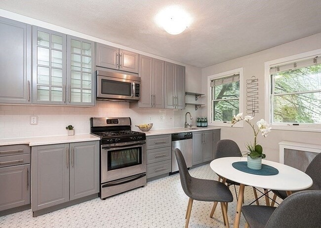 200 Sumner St unit 2C, Newton Center, MA 02459 - photo 3