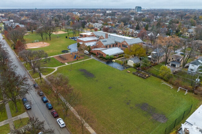 Willard Elementary School has 412 students.