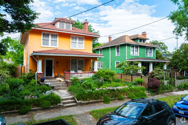 Swansboro has sidewalks all throughout the neighborhood.